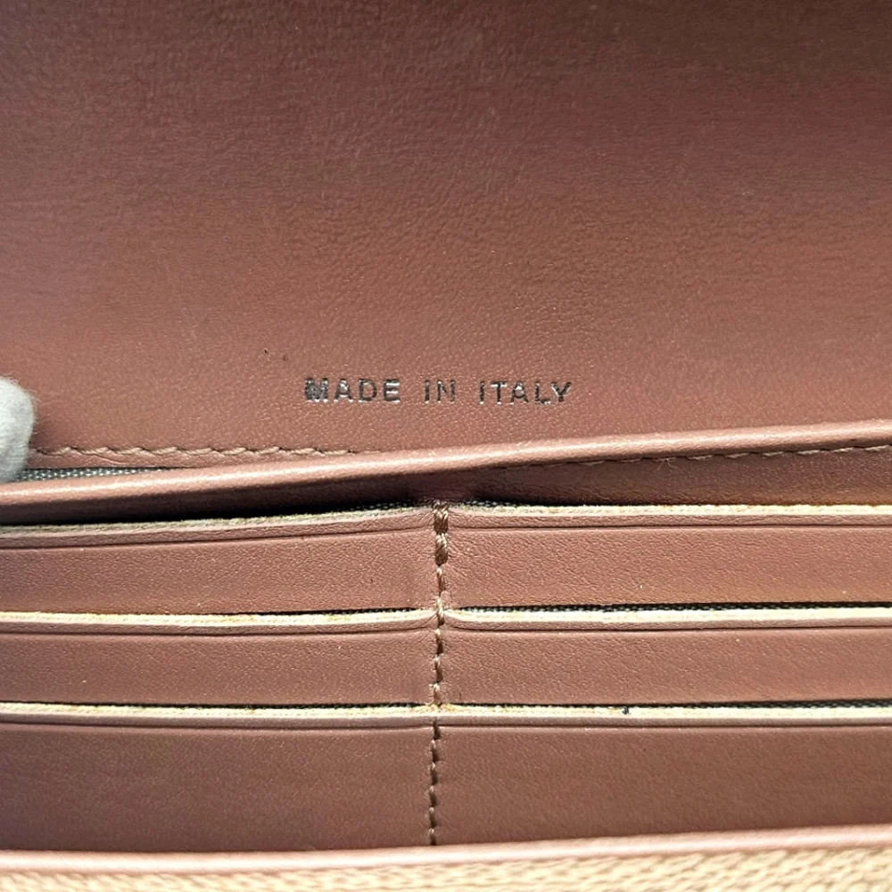 🩷CHANEL Rose Gold Quilted Patent Leather Wallet/Clutch🩷 - Picture 10 of 17